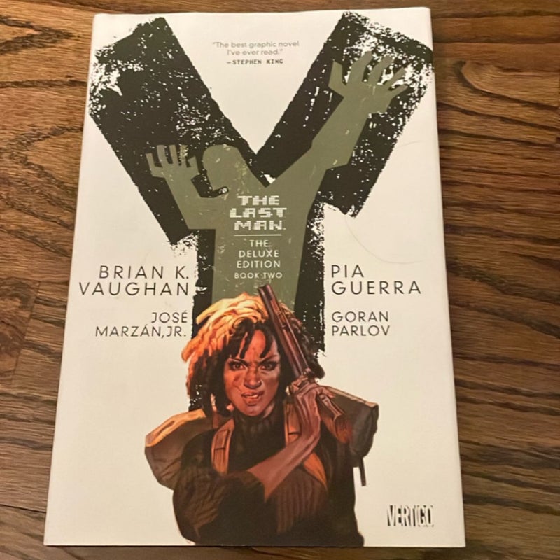 Y: the Last Man: Deluxe Edition Book Two