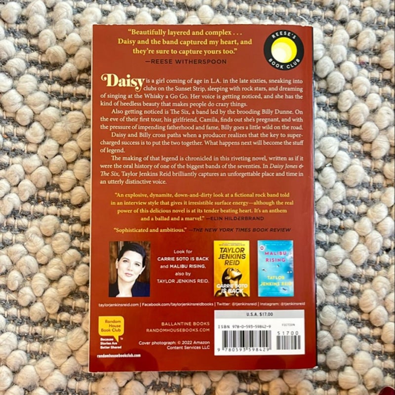 Daisy Jones and the Six (TV Tie-In Edition)