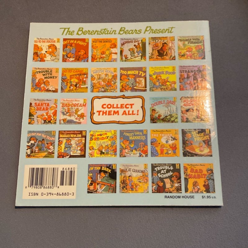 The Berenstain Bears Meet Santa Bear