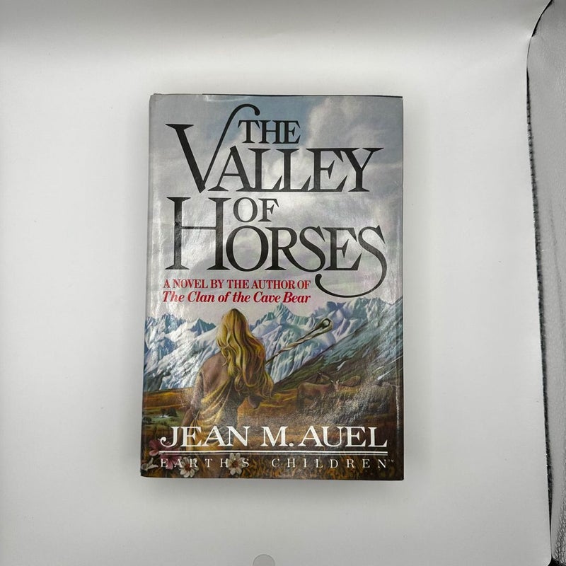 The Valley of The Horses (1st edition)