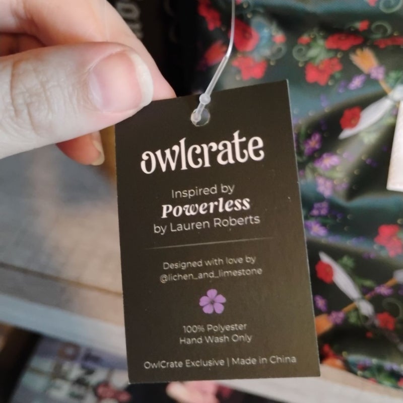 Powerless toiletry bag