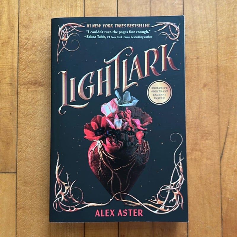 Lightlark (the Lightlark Saga Book 1)