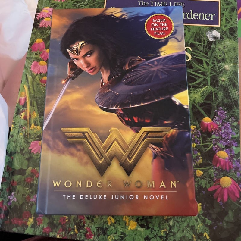 Wonder Woman: the Deluxe Junior Novel
