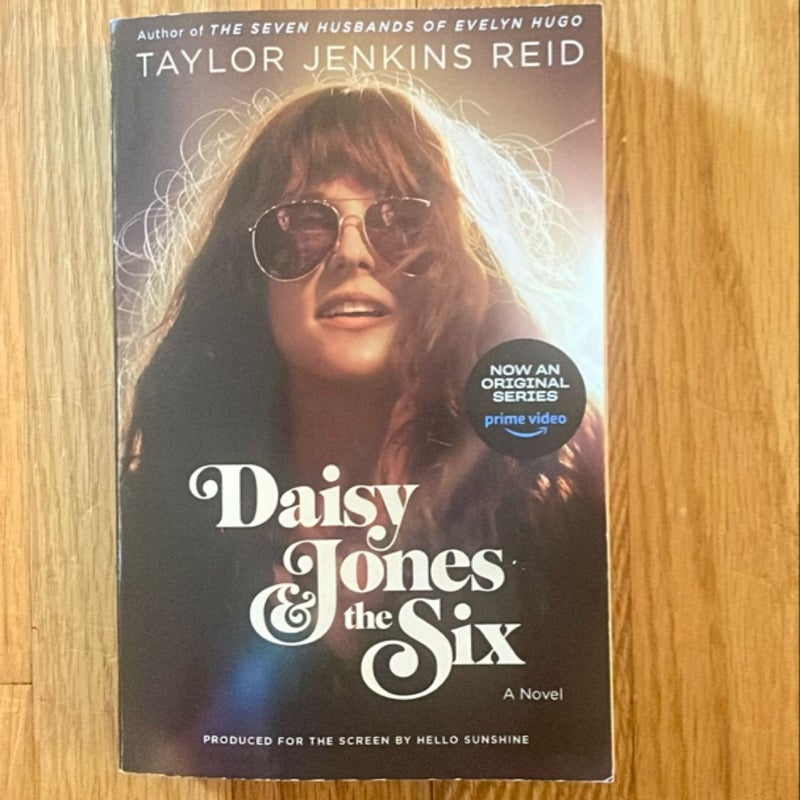 Daisy Jones and the Six (TV Tie-In Edition)