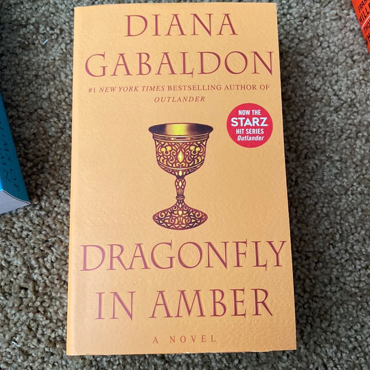 Dragonfly in Amber by Diana Gabaldon, Paperback Pangobooks