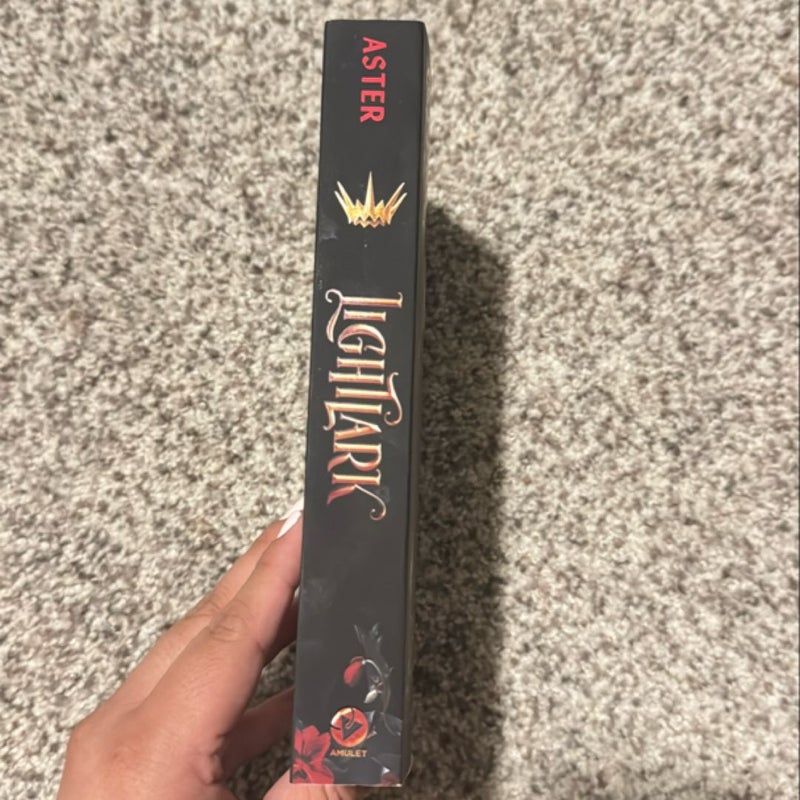 Lightlark (the Lightlark Saga Book 1)