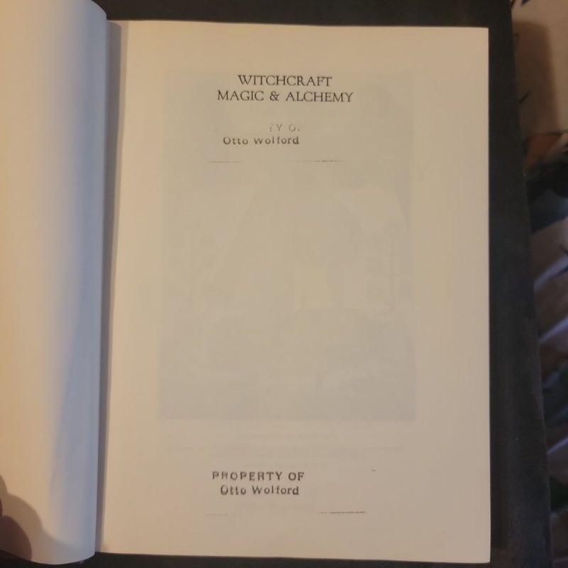 A Pictorial Anthology of Witchcraft, Magic, and Alchemy