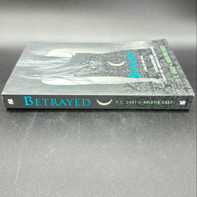 Betrayed: A House of Night Novel