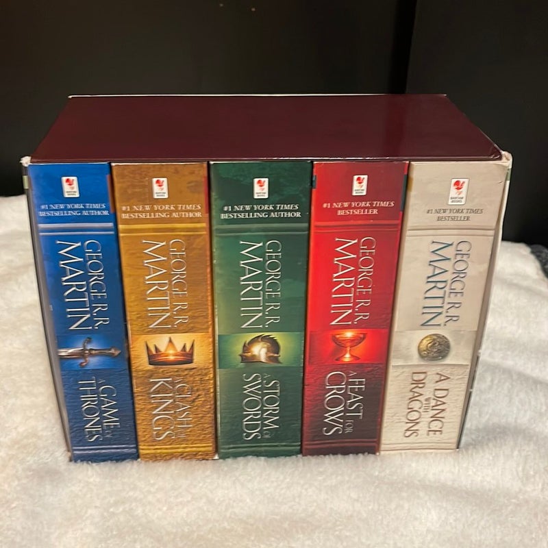 George R. R. Martin's a Game of Thrones 5-Book Boxed Set (Song of Ice ...