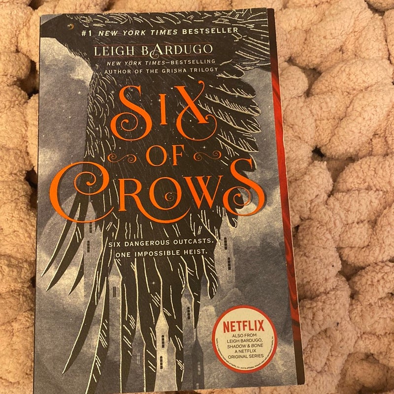 Shadow and Bone (Shadow and Bone Trilogy #1) by Leigh Bardugo, Paperback