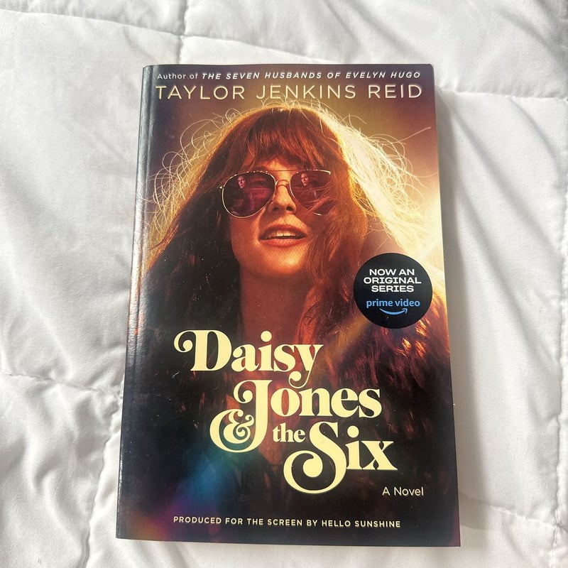 Daisy Jones and the Six (TV Tie-In Edition)