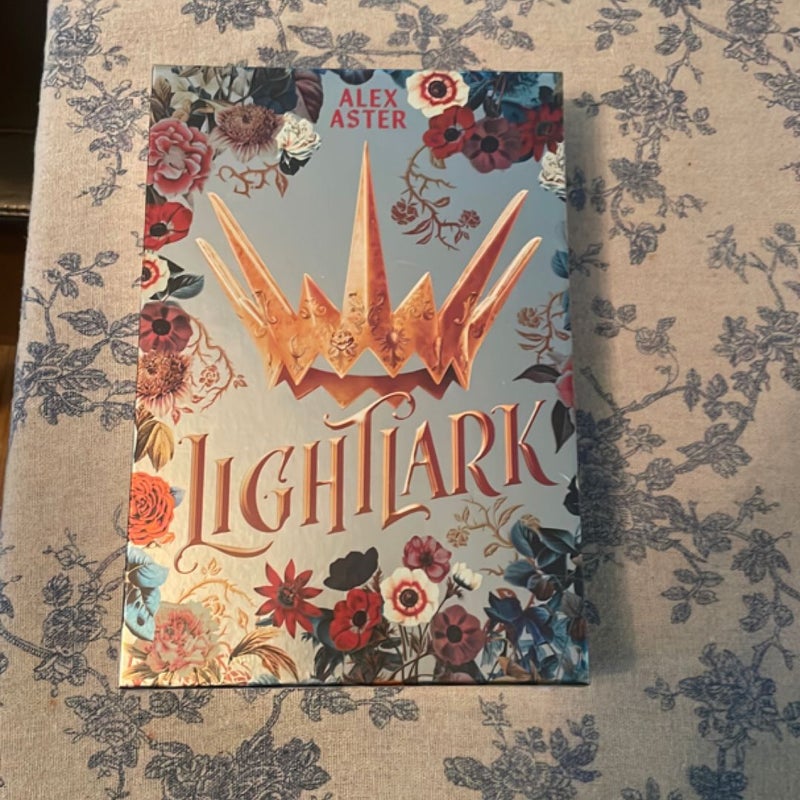 Lightlark: Collector's Edition (the Lightlark Saga Book 1)