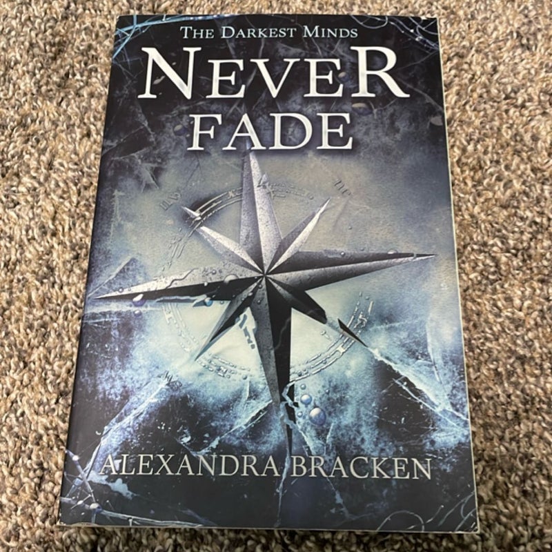 Never Fade (a Darkest Minds Novel)