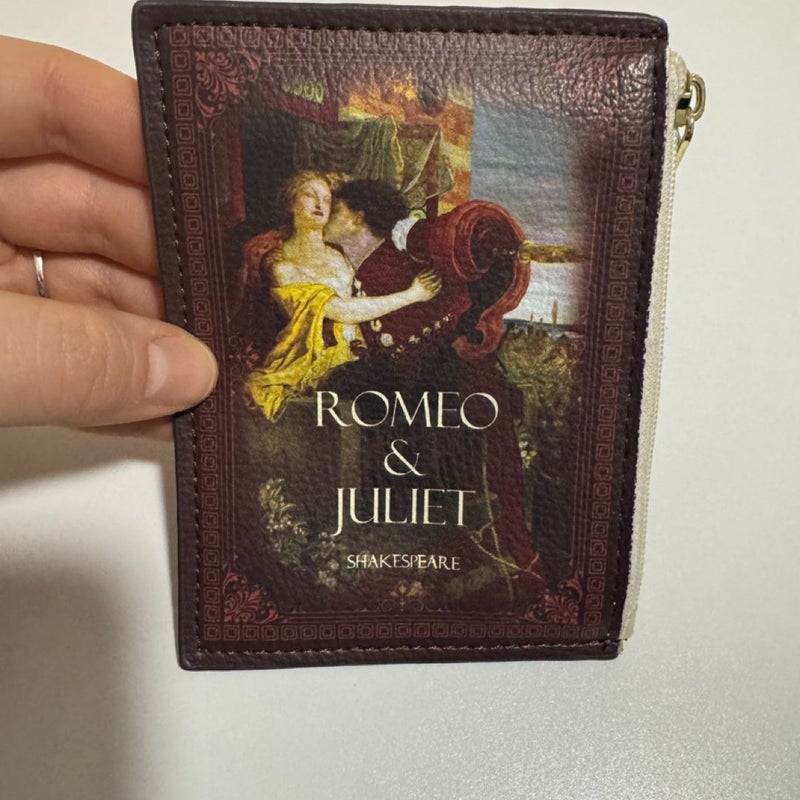 Bookish Wallet / Romeo and Juliet Kiss Leather Wallet 