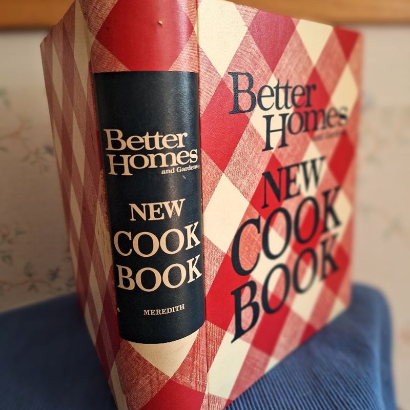 Vintage, Better Homes and Garden New CookBook, copyright 1968, used condition.

