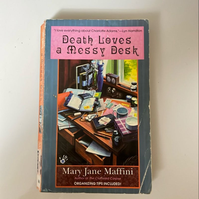 Death Loves a Messy Desk