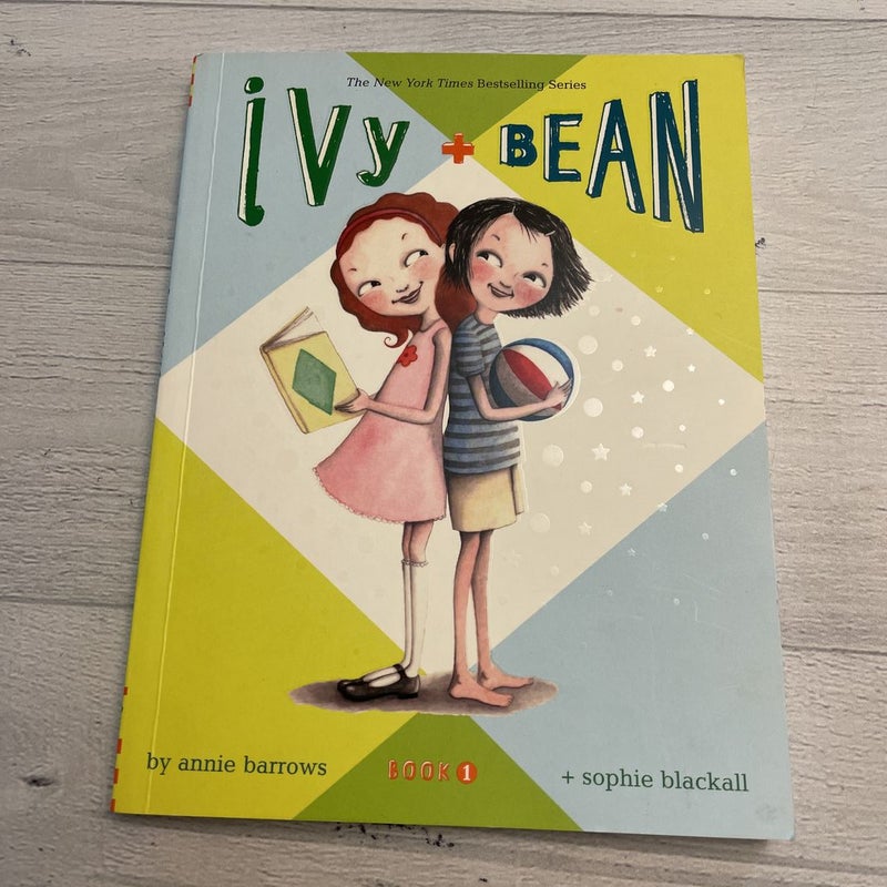 Ivy and Bean - Book 1 (Ivy and Bean Books, Books for Elementary School)