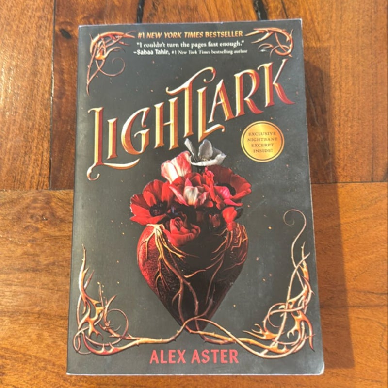 Lightlark (the Lightlark Saga Book 1)