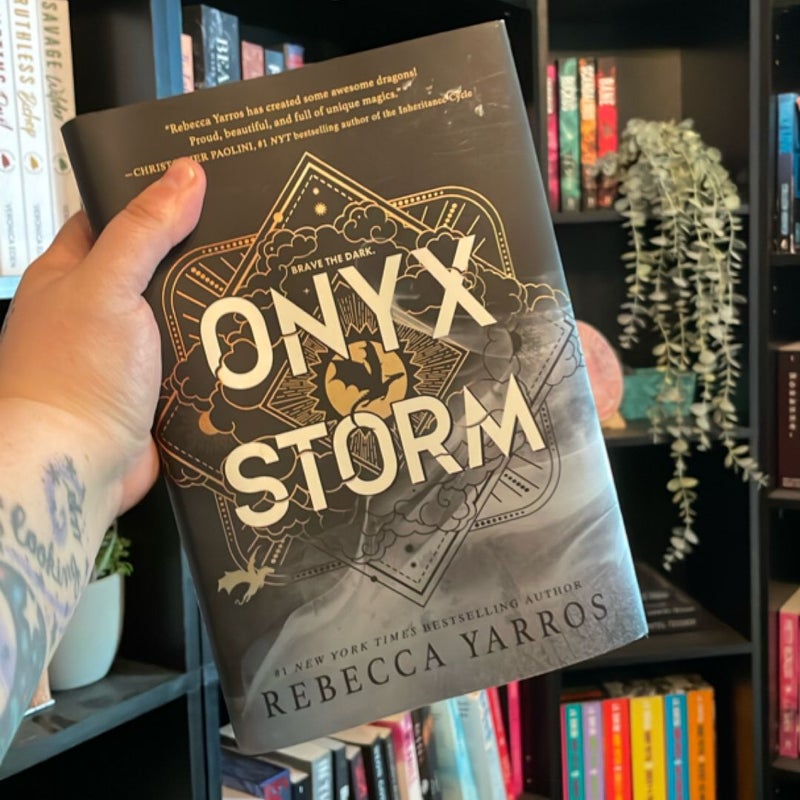 Onyx Storm (Standard Edition)