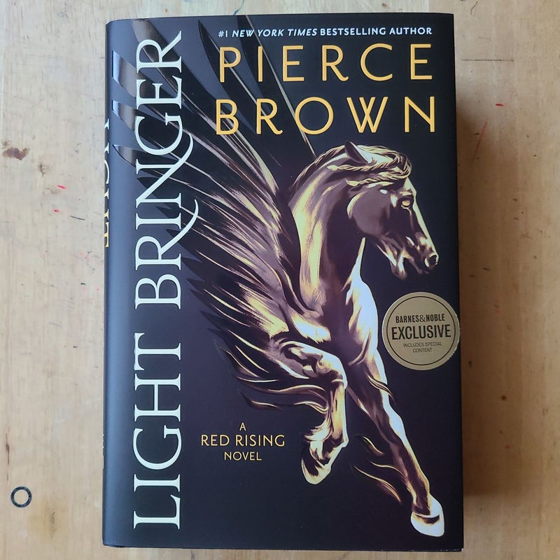 Light Bringer by Pierce Brown , Hardcover Pangobooks