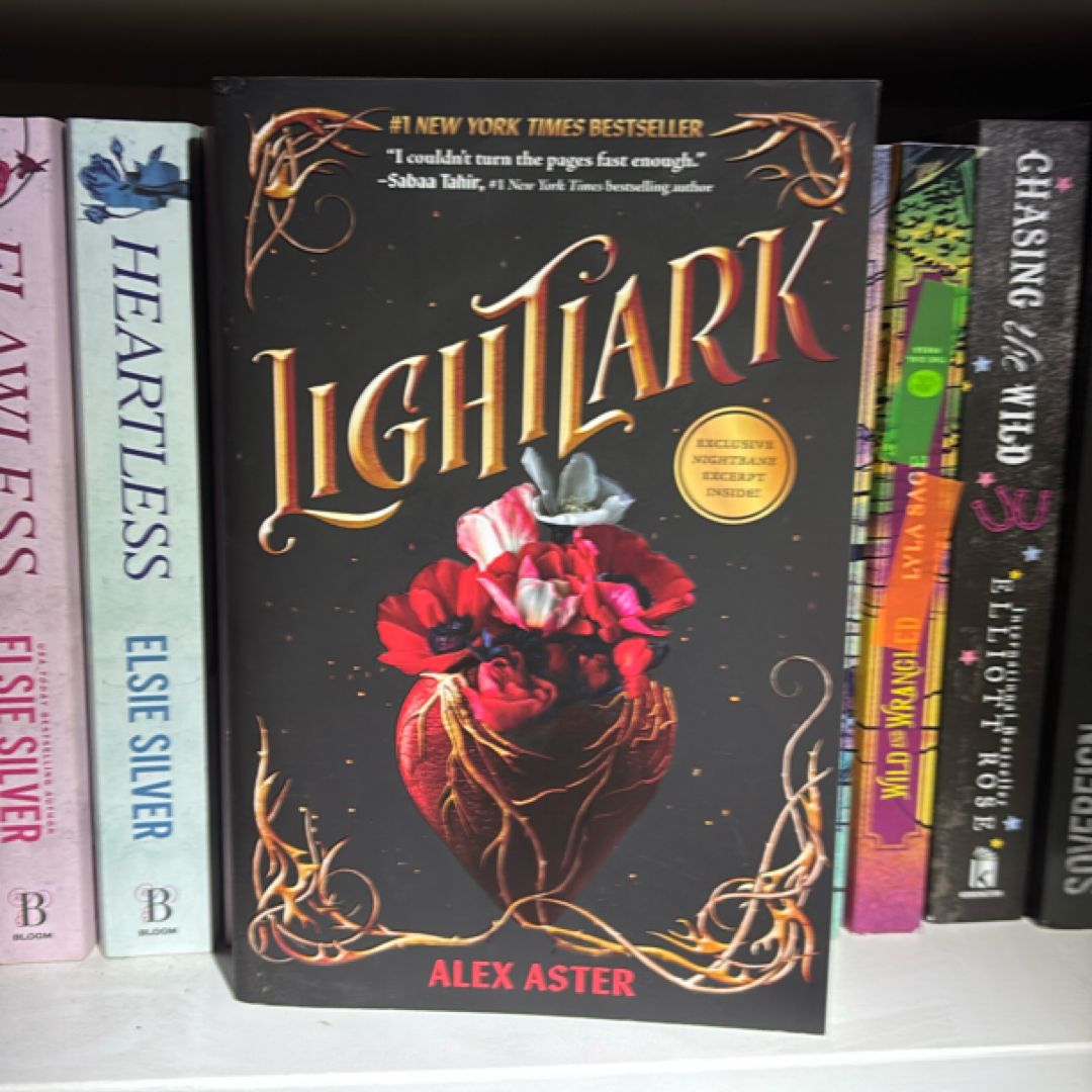 Lightlark (the Lightlark Saga Book 1)