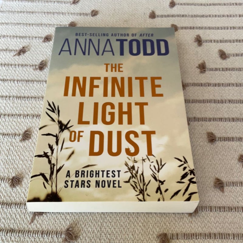 The Infinite Light of Dust