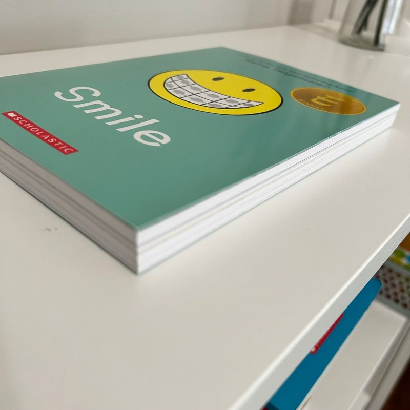 Smile by Raina Telgemeier, Paperback | Pangobooks