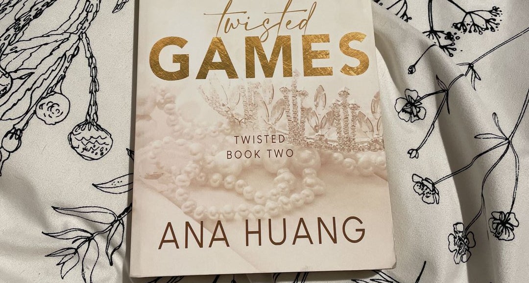 Books Kinokuniya: Twisted Games - Special Edition (Twisted) / Huang, Ana  (9781087886657)