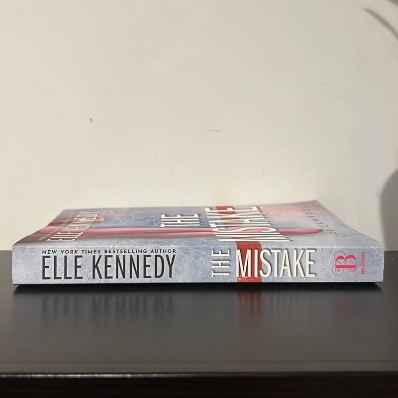The Mistake by Elle Kennedy, Paperback | Pangobooks