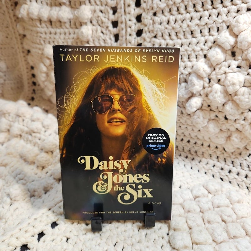 Daisy Jones and the Six (TV Tie-In Edition)