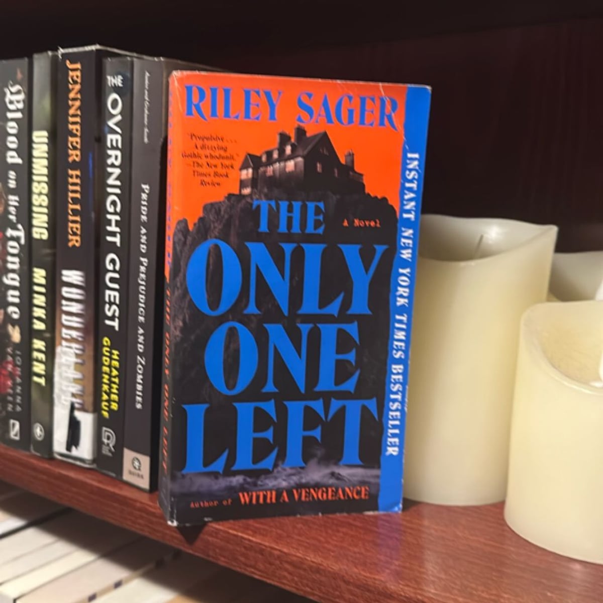 The Only One Left by Riley Sager, Paperback | Pangobooks