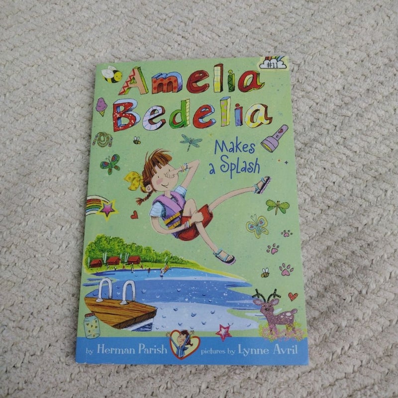 Amelia Bedelia Chapter Book (11) - Amelia Bedelia Makes a Splash