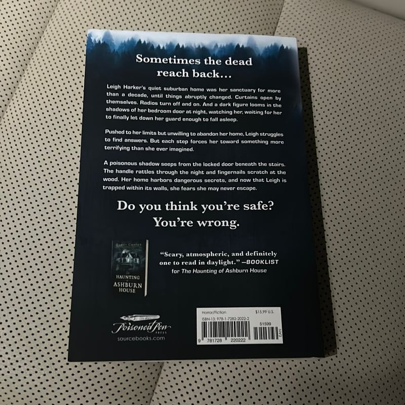 The Haunting of Leigh Harker by Darcy Coates, Paperback | Pangobooks