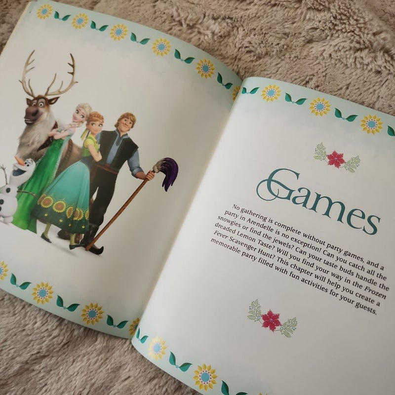 Disney Frozen Fever Party Book