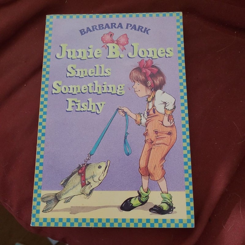Junie B. Jones #12: Junie B. Jones Smells Something Fishy
