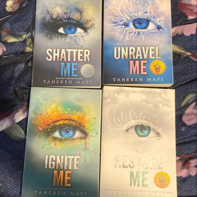 Shatter Me series bundle.