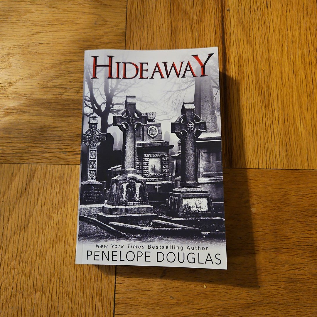 Corrupt and Hideaway top Original Covers OOP by Penelope Douglas