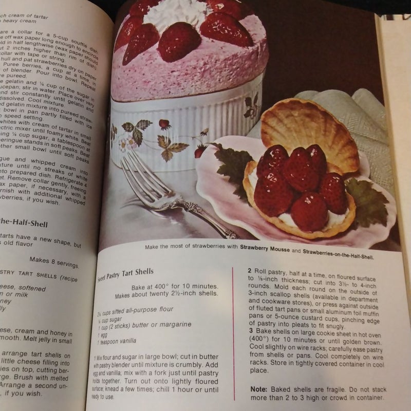 Dessert Cookbook VINTAGE 1970's