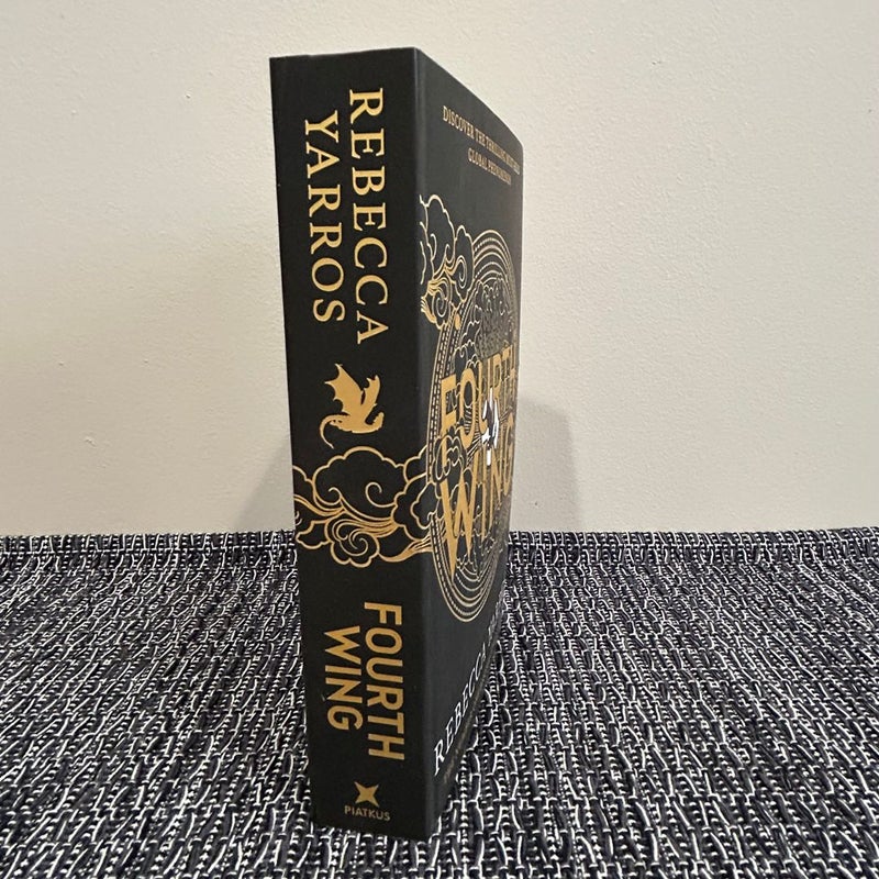 Fourth Wing (UK Paperback)