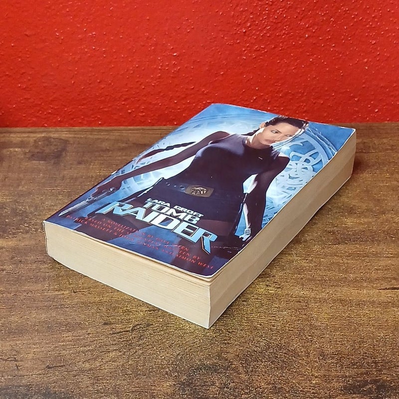 TOMB RAIDER MOVIE NOVEL PAPERBACK BOOK EDITION  - ANGELINA JOLIE COVER
