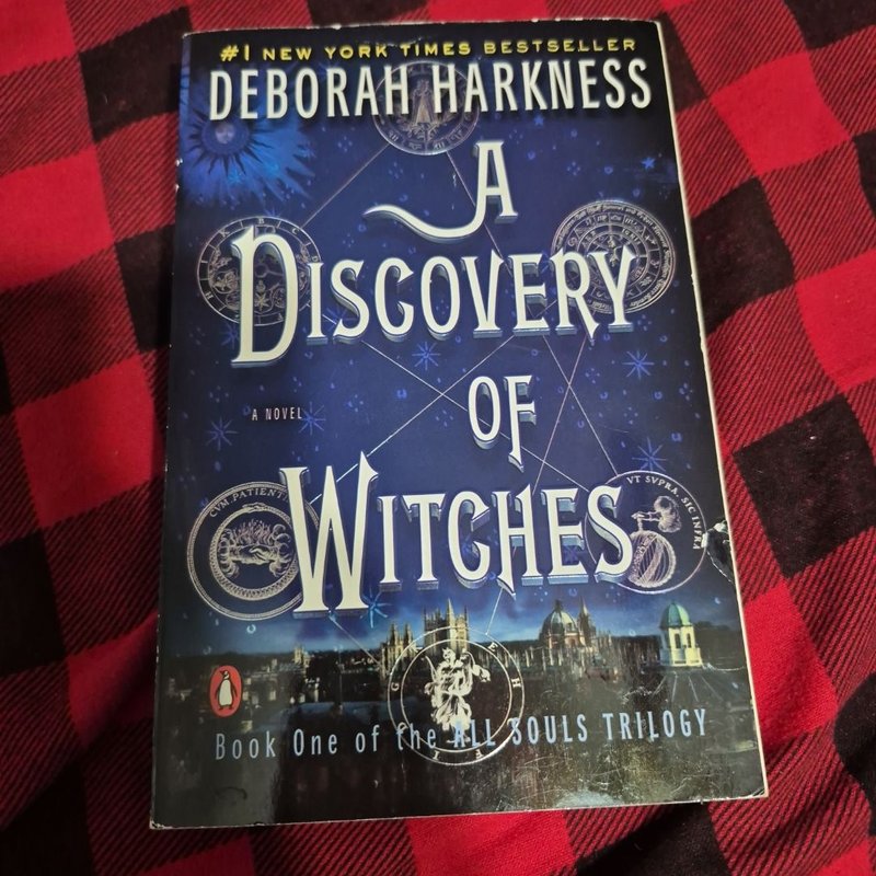 A Discovery of Witches by Deborah Harkness, Paperback | Pangobooks