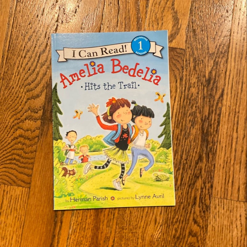 Amelia Bedelia Hits the Trail