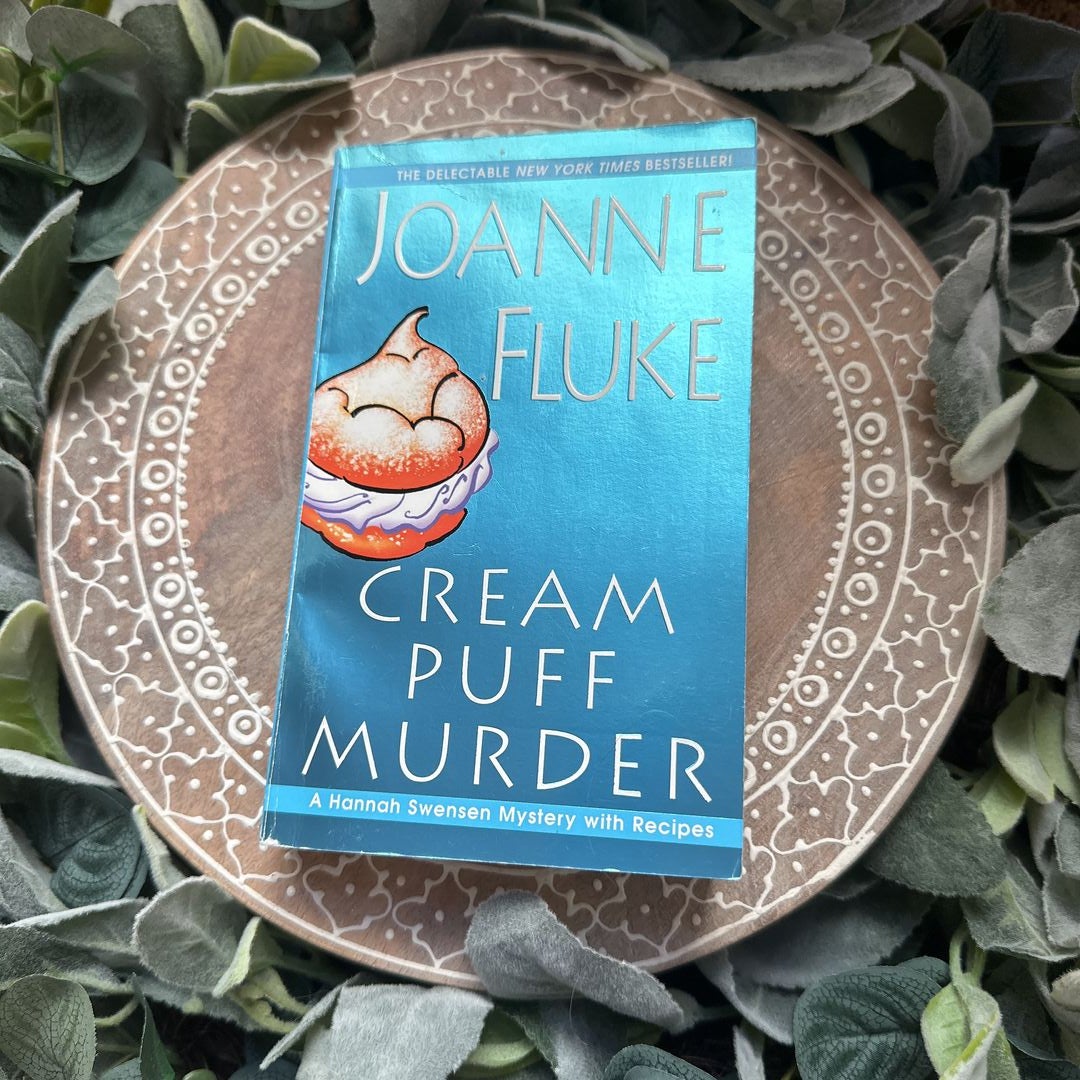  Cream Puff Murder (A Hannah Swensen Mystery): 9780758210234:  Fluke, Joanne: Books