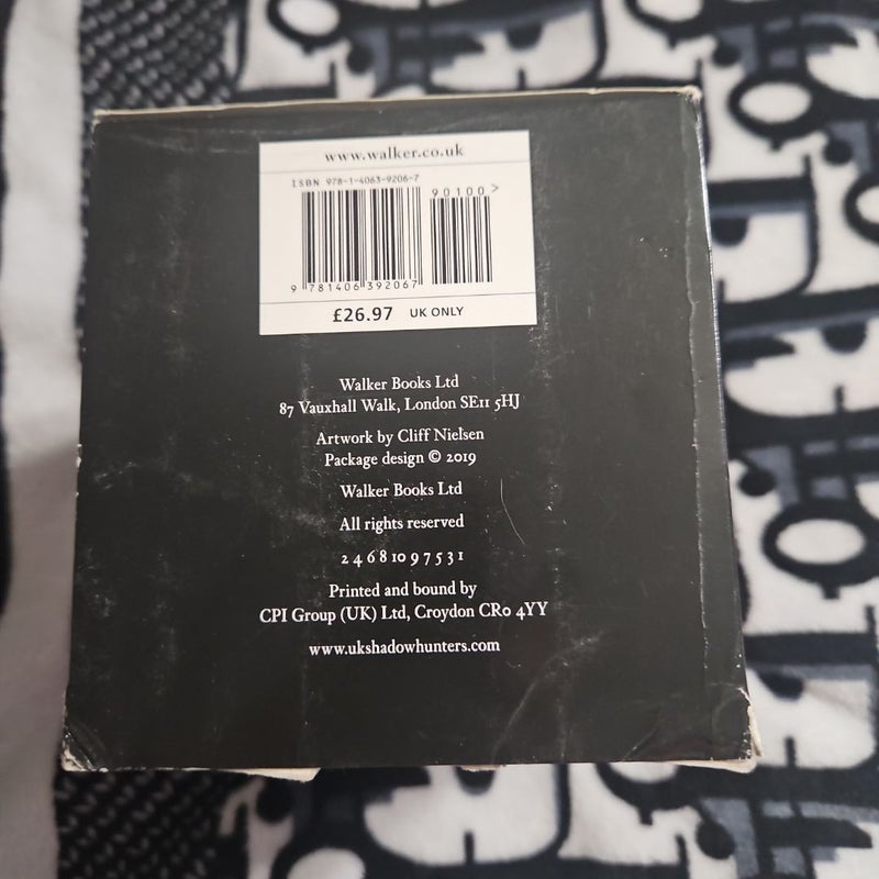 Shadowhunters Slipcase (2019)