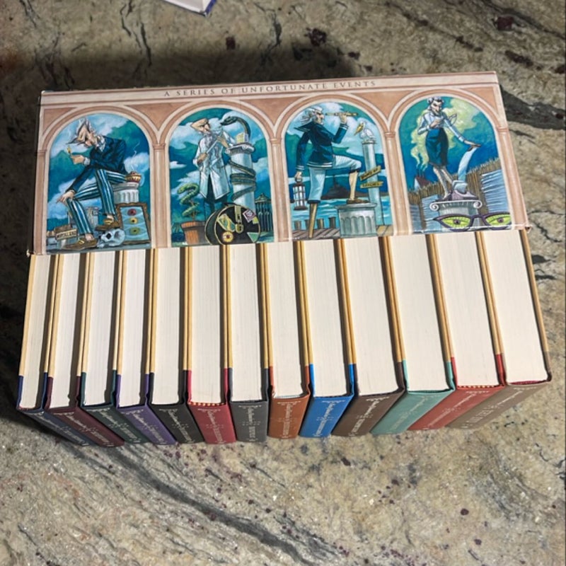 A Series of Unfortunate Events Box: the Complete Wreck (Books 1-13)