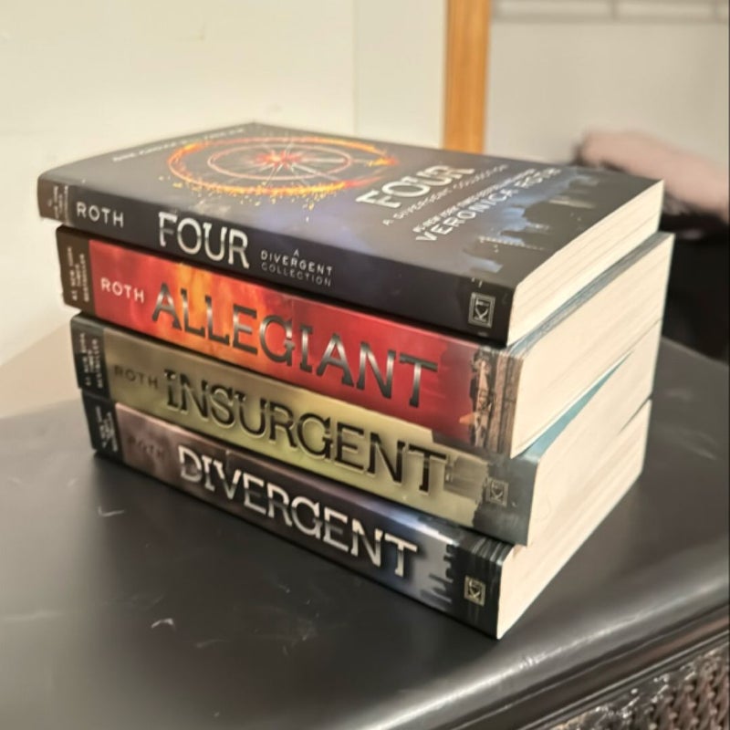 Divergent Series Four-Book Paperback Box Set