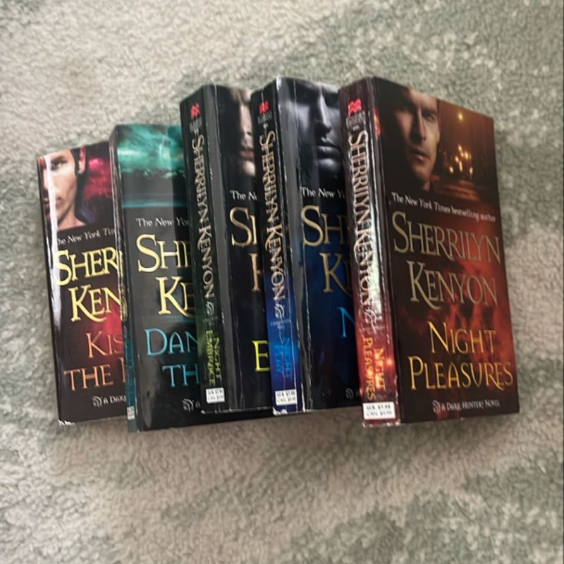 Kiss of the Night 5 Book Series