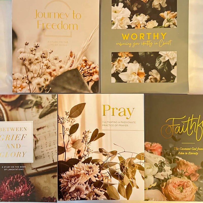 The Daily Grace Co Book Set 