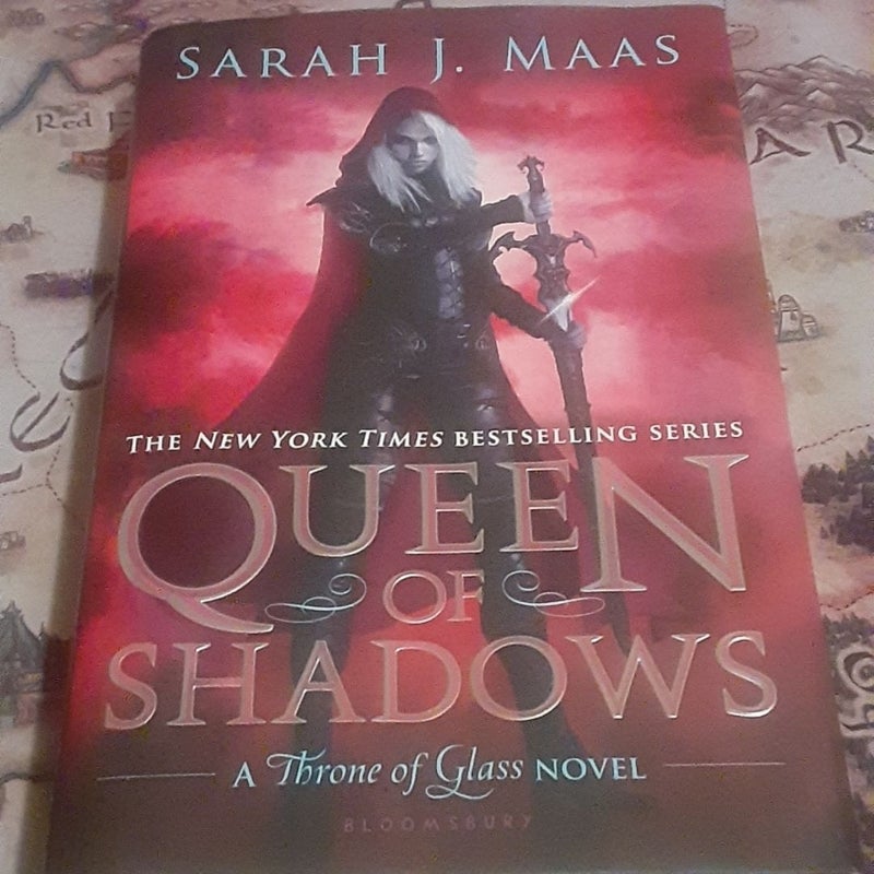 Throne of Glass book 4 Queen of Shadows Sarah J Maas 1st Edition Hardcover Original Art