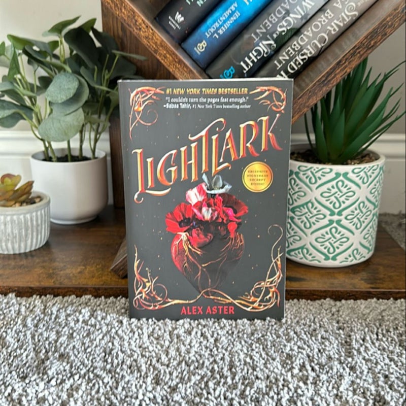 Lightlark (the Lightlark Saga Book 1)